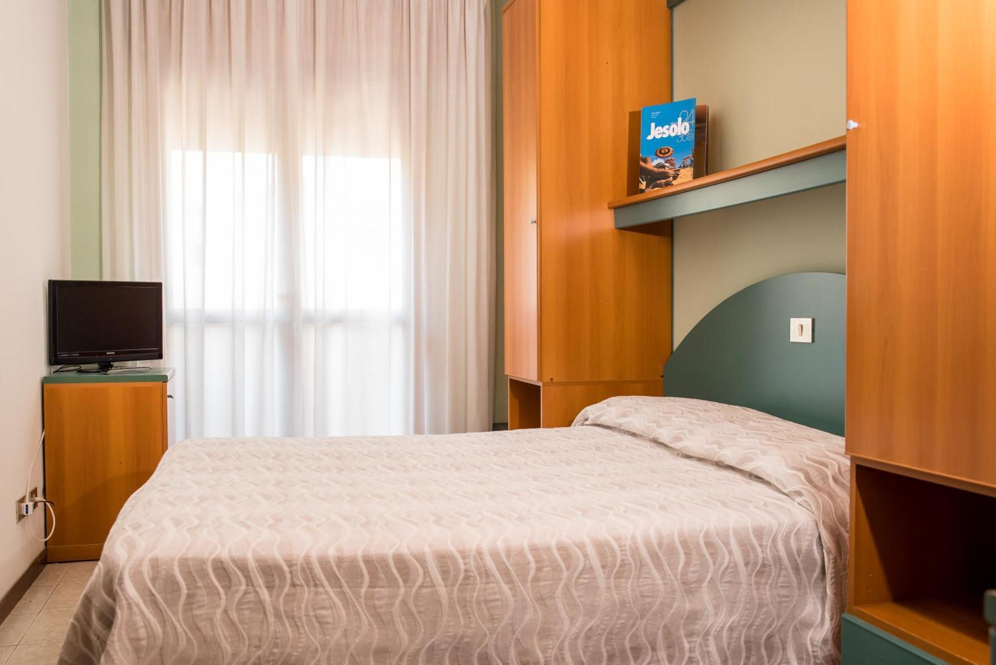 Albergo Ridente Лідо-ді-Єзоло Екстер'єр фото