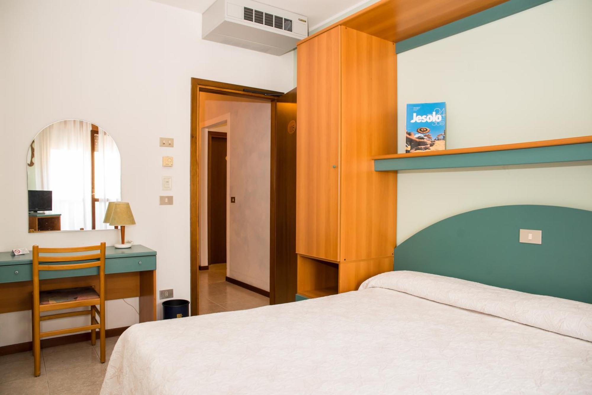 Albergo Ridente Лідо-ді-Єзоло Екстер'єр фото
