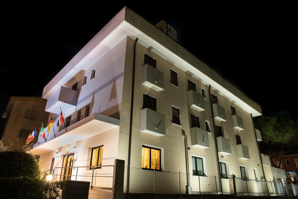 Albergo Ridente Лідо-ді-Єзоло Екстер'єр фото